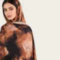 Écharpe en coton mercerisé tie-dye aquarelle marron, foulard et châle élégant pour femmes. - C21