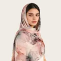 Magnifique foulard en coton mercerisé imprimé aquarelle, élégant châle rose et gris. - C23