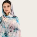 Femme foulard écharpe tie and dye aquarelle, grand châle doux en modal pour voyage plage. - C25