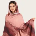Écharpe et châle en coton mercerisé rose à imprimé cravate aquarelle, accessoire féminin chic. - C32