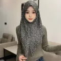 Foulard triangulaire à imprimé floral et châle hijab élégant pour femmes tous les jours. - Petite Fleurs Noir