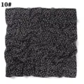 Foulard carré en mousseline florale noire 90cm, accessoire élégant pour cou et cheveux. - Ballon Maison Up