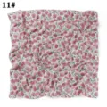 Foulard carre en mousseline fleurs rose 90cm leger decoratif bandeau elegant chale. - Perle Globe