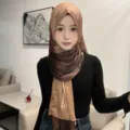 Hijab de gasa plisada degradado, pañuelo de dos tonos elegante para mujeres todos días. - Marrón Café