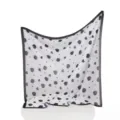 Foulard quadrato in chiffon con stampa di rose e cuori in bianco e nero, elegante. - Cuore Rosa Bianco