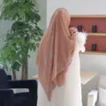 Nahaufnahme des braunen Chiffon-Hijabs mit funkelnden Strass-Rosenmustern und schönem Fall. - 27# Kokosbonbon