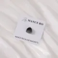 Minimalistische driehoekige magnetische hijab speld, glanzende sjaalclip met sterke grip. - Metallisch Glanzend Zwart