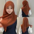 Foulard hijab en mousseline style college avec noeud en strass, elegante echarpe unie. - Couleur caramel