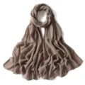 Primo piano della texture del tessuto in chiffon scintillante e del design drappeggiato. - 52# Tè Bruciato