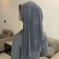 Grijs chiffon kristal linnen hijab met sprankelende strass stippen voor dames dagelijks. - Rookgrijs