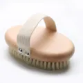 Cepillo de baño de madera para el cuerpo con correa de algodón y cerdas suaves para spa y masaje. - Color madera natural