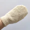 Detailansicht des natürlichen Jute Peeling Handschuhs, organischer Körperdusche-Handschuh für Reinigung. - Gepunkteter Hanfhandschuh / Einzelpackung