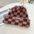Gorro de punto a cuadros rosa marrón elegante sombrero cálido de invierno suave para mujeres - Ajustable / Rojo Pomelo