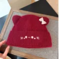 Bonito gorro de punto rojo para mujer con orejas de gato, lazo y bordado tierno para el invierno. - Ajustable / Rojo
