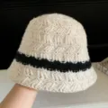 Chapeau seau en tricot japonais pour femme, style automne, design elegant avec bloc de couleur. - Réglable / Blanc Cassé