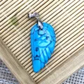 Pendente ala d'angelo in turchese, collana gemma piuma scolpita accessorio per gioielli fai da te. - 15x30mm / Turchese a Linea Blu