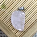 Pendentif feuille sculptée en cristal de quartz rose naturel accessoire de bijoux - 15x26mm / Quartz rose