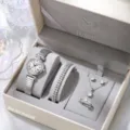 Silbernes Uhren- und Schmuckset mit vintage rundem Zifferblatt Quarzuhr und glitzernden Strasssteinen - Set Ohne Box (ZH-S06578) / Silber