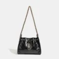 Elegante Borsa a Tracolla Hobo in Vera Pelle Trapuntata Nera con Catena e Coulisse - Nero
