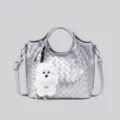 Borsa a mano intrecciata argentata con ciondolo cucciolo di peluche, elegante borsa a tracolla. - Argento