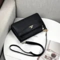 Borsa a tracolla nera in pelle martellata con zip multiple, elegante borsa da donna. - 28*8*18cm / Nero