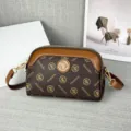 Borsa a tracolla marrone con monogramma a conchiglia da donna, borsa elegante multistrato. - Cerchio di Lettere NE