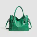 Borsa a mano in morbida pelle verde, grande shopper a tracolla e spalla per donna elegante. - Verde