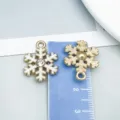 Colgante de copo de nieve navideño de aleación DIY con diamantes de imitación para joyería. - Copo de Nieve de Navidad de Esmalte Blanco (24968)