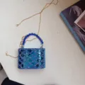 Gedetailleerd overzicht van luxe blauwe acryl strass cilindrische clutch tas. - 12.5*6.5*9 / Blauw