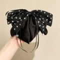Schwarze Blumen Schleife Haarklammer mit Perlen für Frauen, elegante Zopf Haar-Accessoire. - Blumenschleife (315) / Schwarz