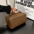 Retro tragbare Kosmetiktasche, minimalistischer wasserdichter Kulturbeutel für Reisen und Alltag. - Einfarbig Braun