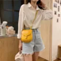 Minimalistische gelbe Vintage-Satteltasche, stilvolle Umhängetasche für den täglichen Gebrauch. - Gelb