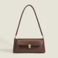 Sac bandoulière baguette marron élégant pour femme, sac sous bras minimaliste de couleur unie. - Sac Marron
