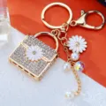 Rhinestone daisy handbag keychain women metal key ring chic bag pendant sparkling charm gift - White