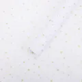 Papier de soie blanc avec motifs dorees d'etoiles et de lune, ideal pour emballage floral et cadeaux DIY. - Fond blanc + doré