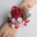 Kunstmatige rode roos polsbloem bruiloft corsage voor bruid bruidsmeisje zijden decoratie. - Roos Polscorsage / Rood