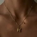 Edelstahl vergoldete wellenförmige Kette mit puffigem Buchstaben H Anhänger im schicken Stil - Buchstabe H