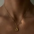 Schicke 18K vergoldete Edelstahl Wellenkette Halskette mit Puffy Buchstabe J Anhänger. - Buchstabe J