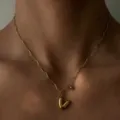 Edelstahl geometrische Wellen Halskette mit Buchstabe Anhänger, 18k vergoldeter Modeschmuck. - Buchstabe V