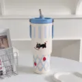 Niedlicher Cartoon Thermobecher mit Strohhalm, grosse Kapazitaet tragbare Tasse Detail. - 900ml / Blau (Eimer Blaue Katze)