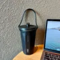 Gobelet isotherme en acier inoxydable noir avec poignee et couvercle pour bureau ou voiture - 600ml / Noir + Sangle en Silicone