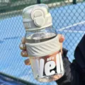 Große Kapazität Sport Kunststoff Wasserflasche mit Strohhalm für Fitness und Outdoor Sport. - Einzelbecher / Grau 575ML