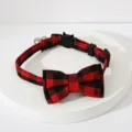 Rood-zwarte geruite huisdierhalsband met strik, stijlvolle Britse stijl voor honden en katten. - Rood en zwart geruit