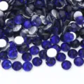 Strass in vetro blu con retro piatto per nail art e bricolage DIY. Dettaglio di gemme. - SS6/1.9-2.0mm Circa 1440 Pezzi / Blu Puro