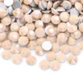 Primo piano di strass in vetro retro piatto champagne, dettaglio per nail art e progetti fai da te. - SS6/1.9-2.0mm Circa 1440 Pezzi / Porcellana Kaki