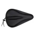Vue détaillée de la housse de selle de vélo en silicone noire avec cordon de serrage. - Style A Rainure Droite