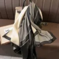 Elegante sciarpa lunga in seta sintetica bicolore, elegante design in bianco e nero. - 90x180cm / Beige Nero