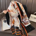 Elegante sciarpa lunga in seta da donna con stampa chic a catena e cintura per autunno e inverno. - 90x180cm / Beige Manni