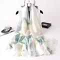 Elegante foulard lungo in seta da donna con stampa di loto e pesce, scialle bianco estivo. - 90*180cm / Beige