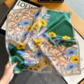 Foulard quadrato in seta da donna, elegante sciarpa con stampa floreale per outfit. - Verde